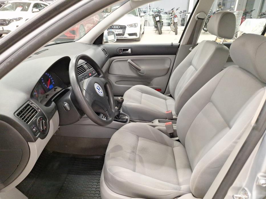 VOLKSWAGEN Bora 2003