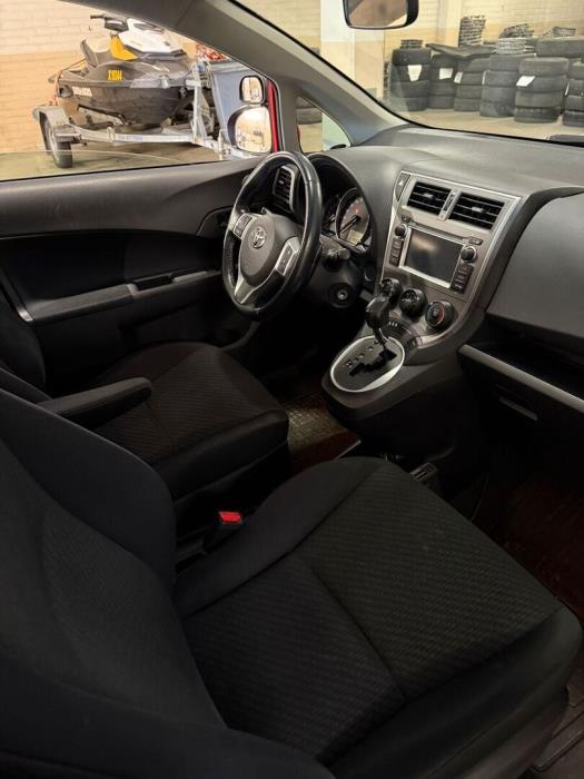 TOYOTA Verso-S 2012