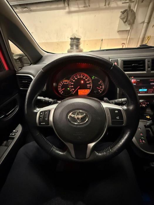 TOYOTA Verso-S 2012