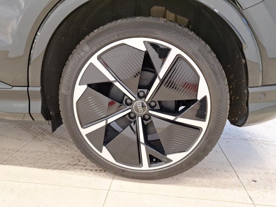 AUDI Q4 e-tron 2025