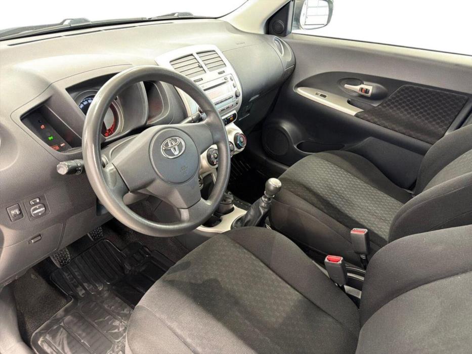 TOYOTA Urban Cruiser 2010