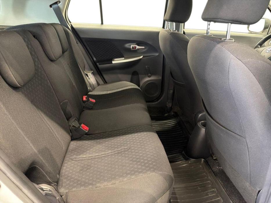 TOYOTA Urban Cruiser 2010