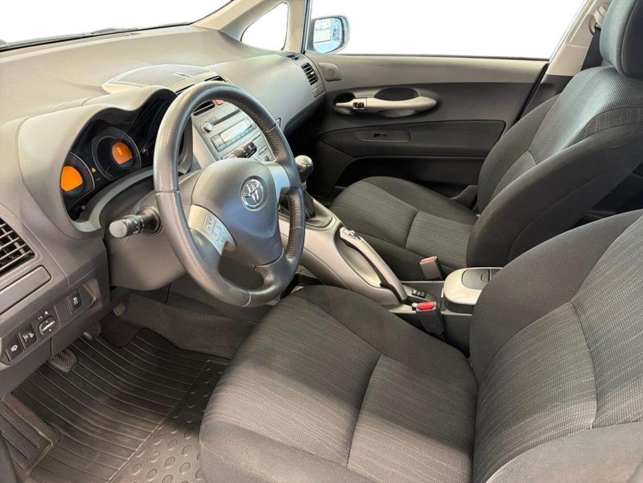 TOYOTA Auris 2008