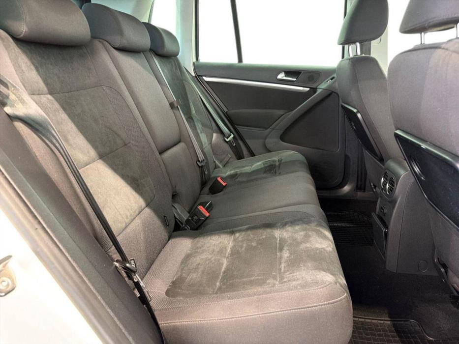 VOLKSWAGEN Tiguan 2012