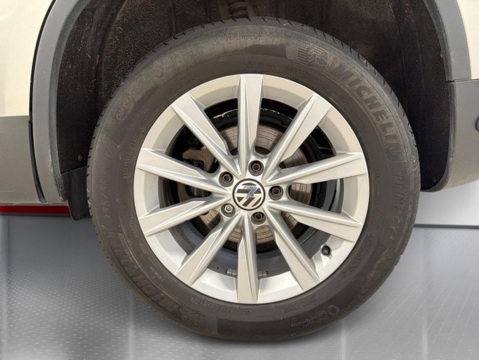 VOLKSWAGEN Tiguan 2012