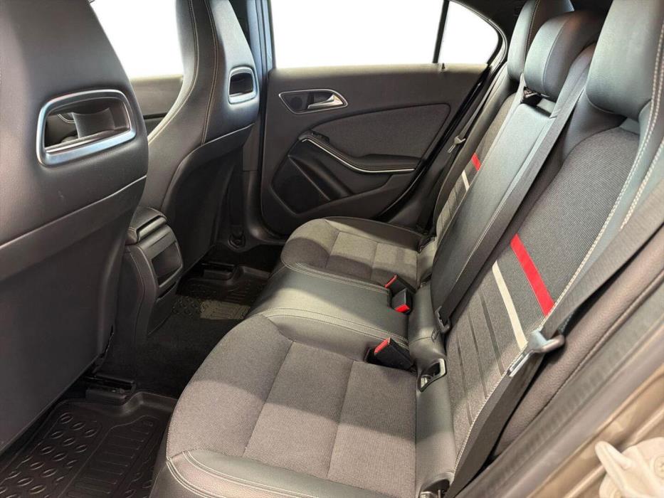 MERCEDES-BENZ A 2013