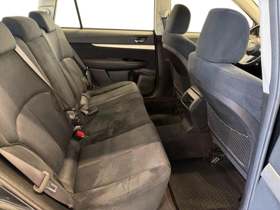 SUBARU Outback 2011