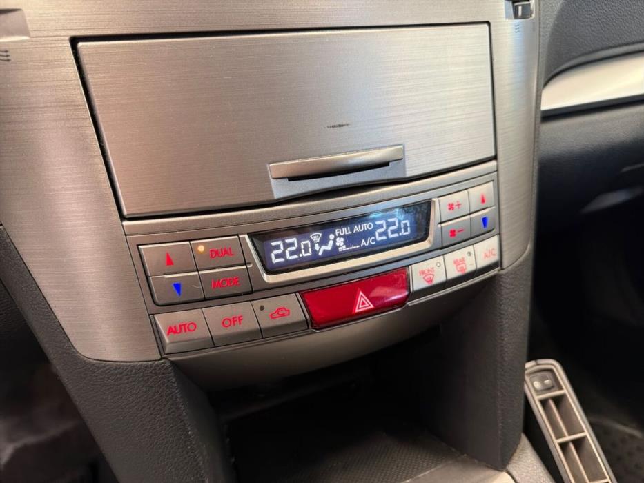 SUBARU Outback 2011
