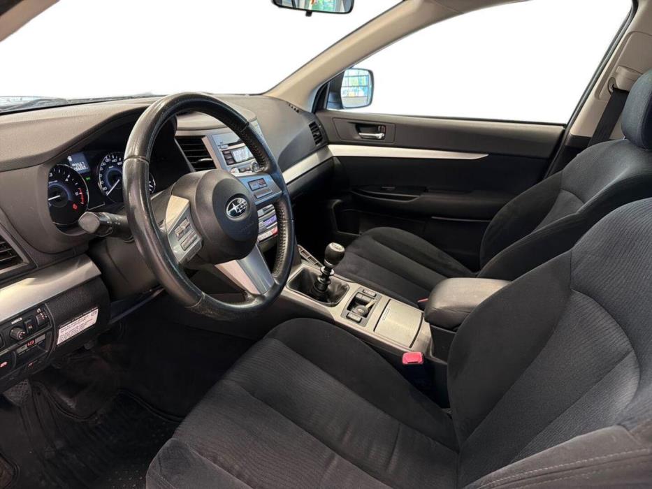 SUBARU Outback 2011