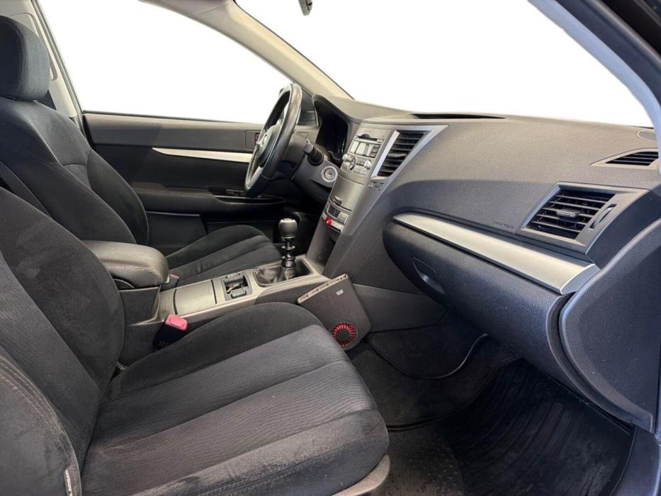 SUBARU Outback 2011