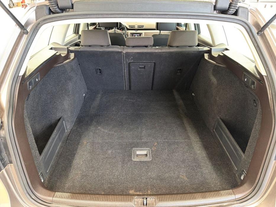 VOLKSWAGEN Passat 2011