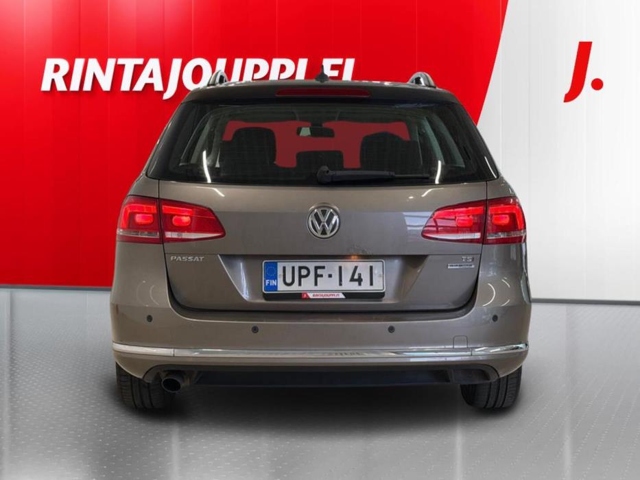 VOLKSWAGEN Passat 2011