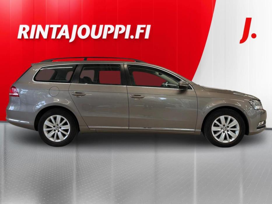 VOLKSWAGEN Passat 2011