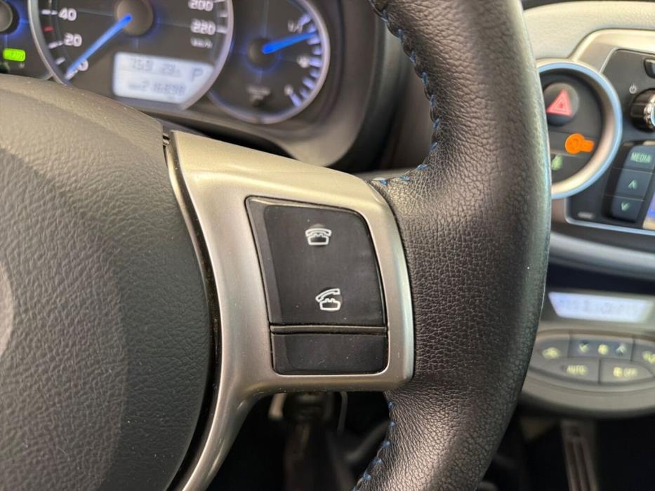 TOYOTA Yaris 2013