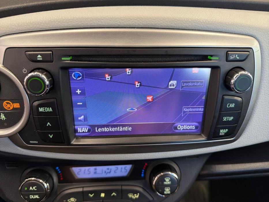 TOYOTA Yaris 2013