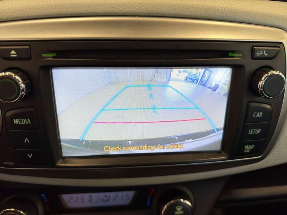 TOYOTA Yaris 2013
