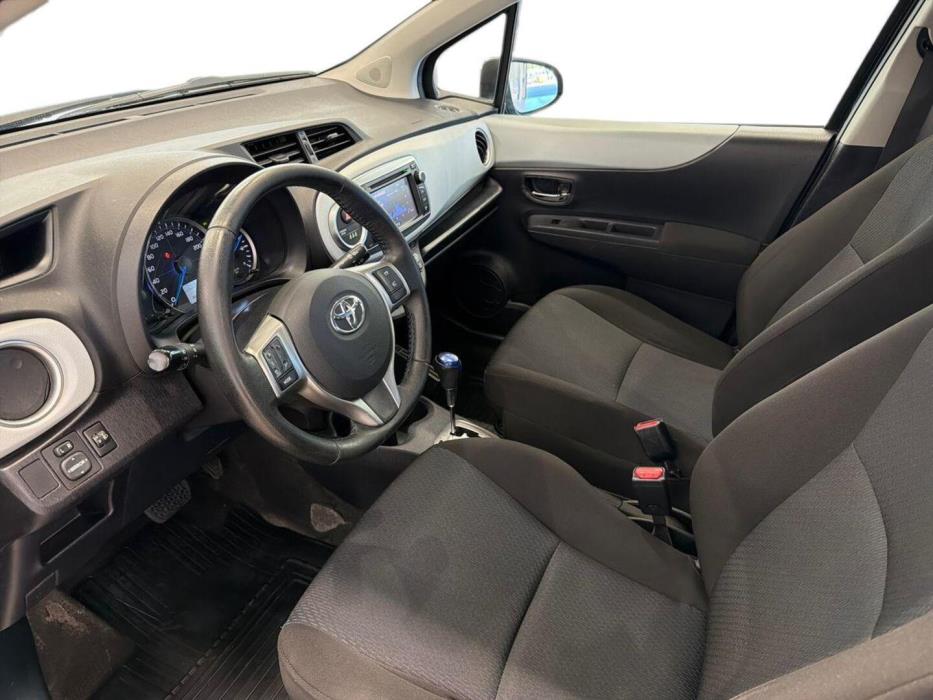 TOYOTA Yaris 2013