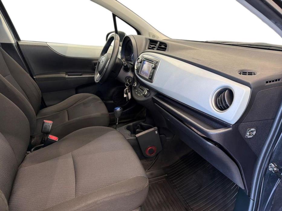 TOYOTA Yaris 2013