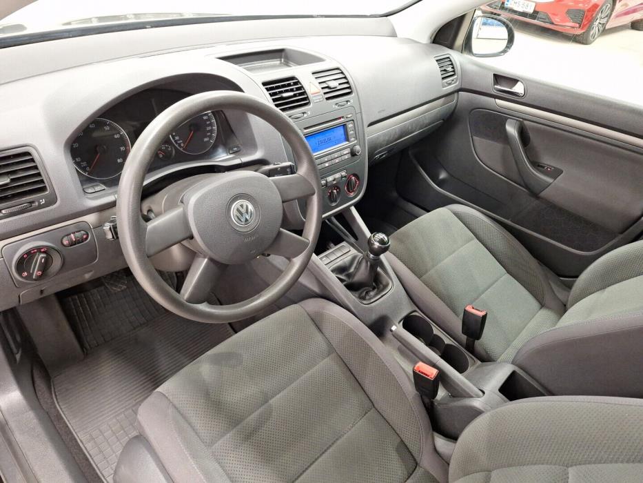 VOLKSWAGEN Golf 2005