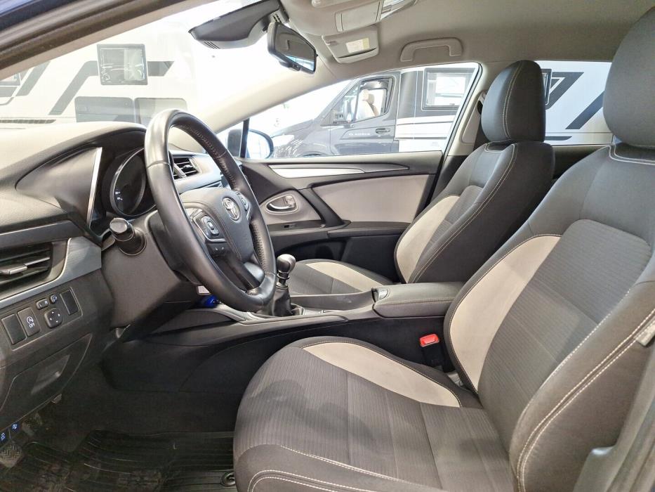 TOYOTA Avensis 2015