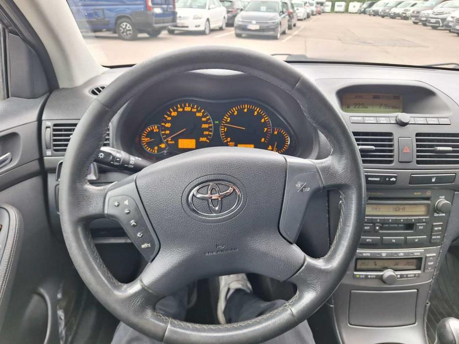 TOYOTA Avensis 2003