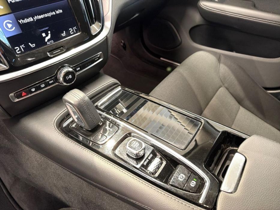 VOLVO V60 2021
