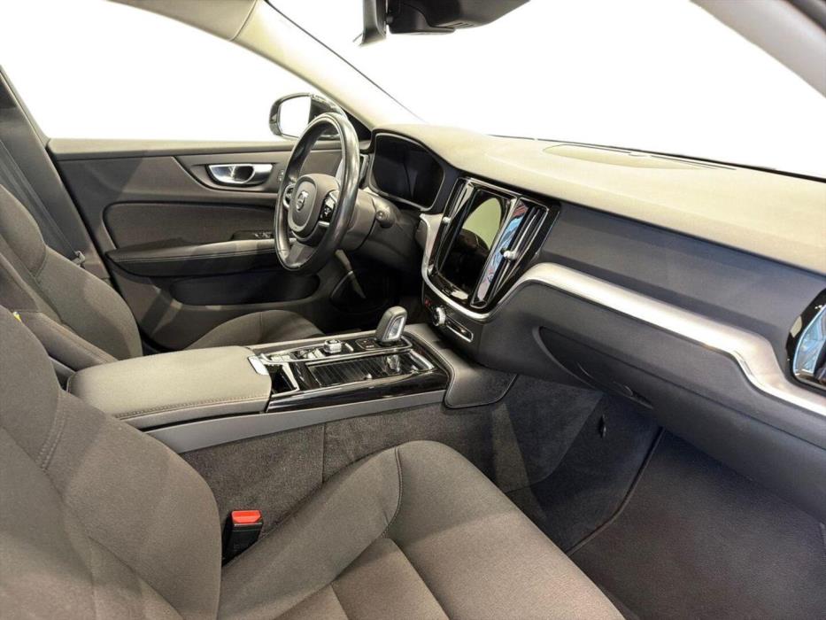 VOLVO V60 2021