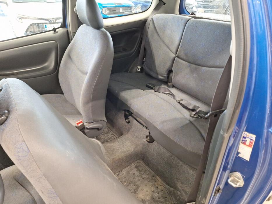 TOYOTA Yaris 2003