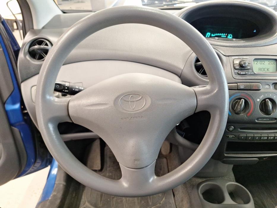 TOYOTA Yaris 2003