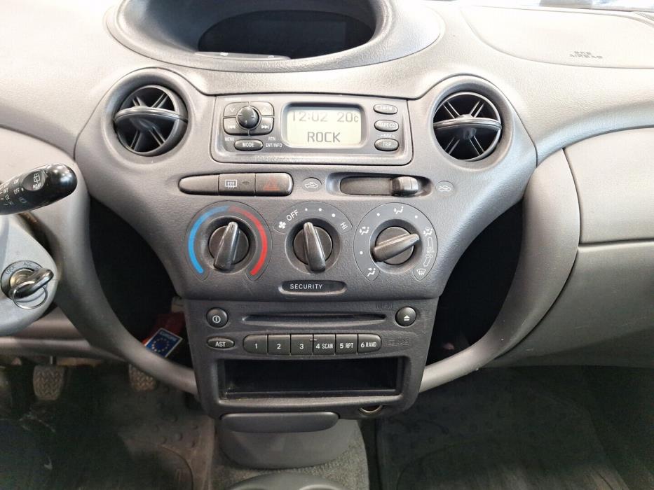 TOYOTA Yaris 2003