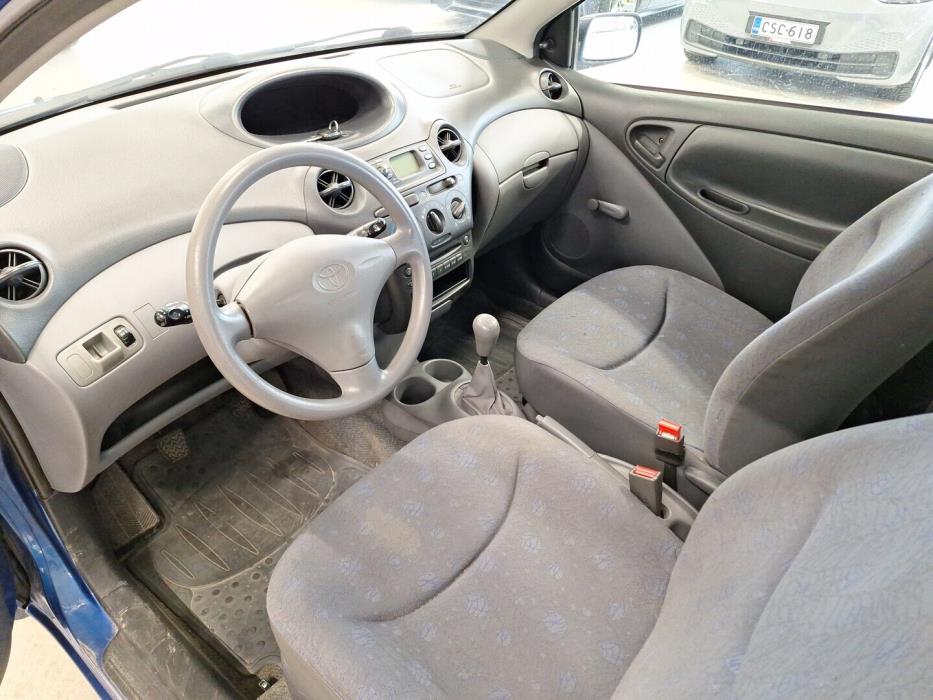 TOYOTA Yaris 2003