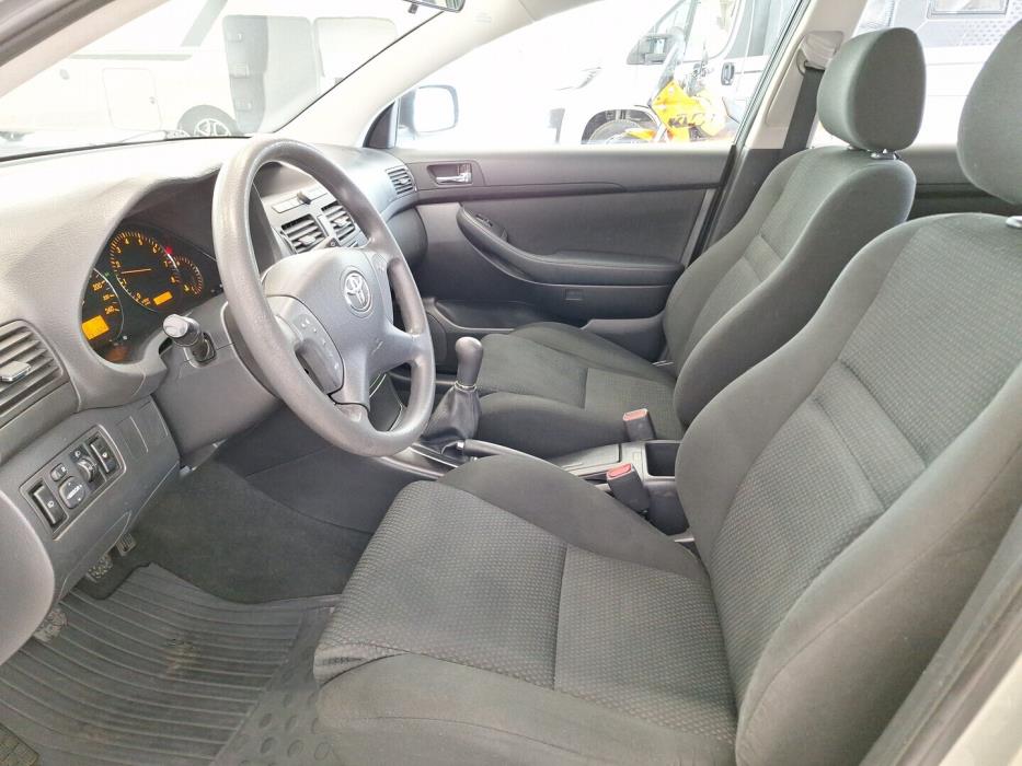 TOYOTA Avensis 2004