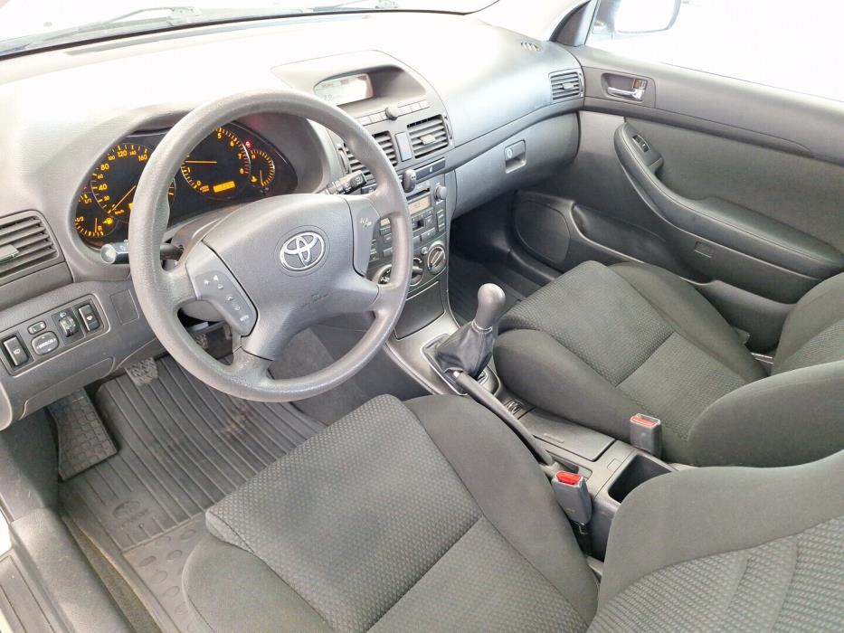 TOYOTA Avensis 2004