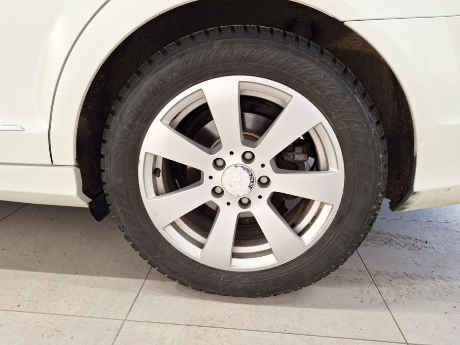 MERCEDES-BENZ C 2011