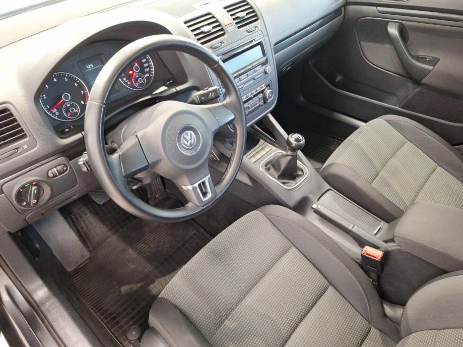 VOLKSWAGEN Jetta 2010