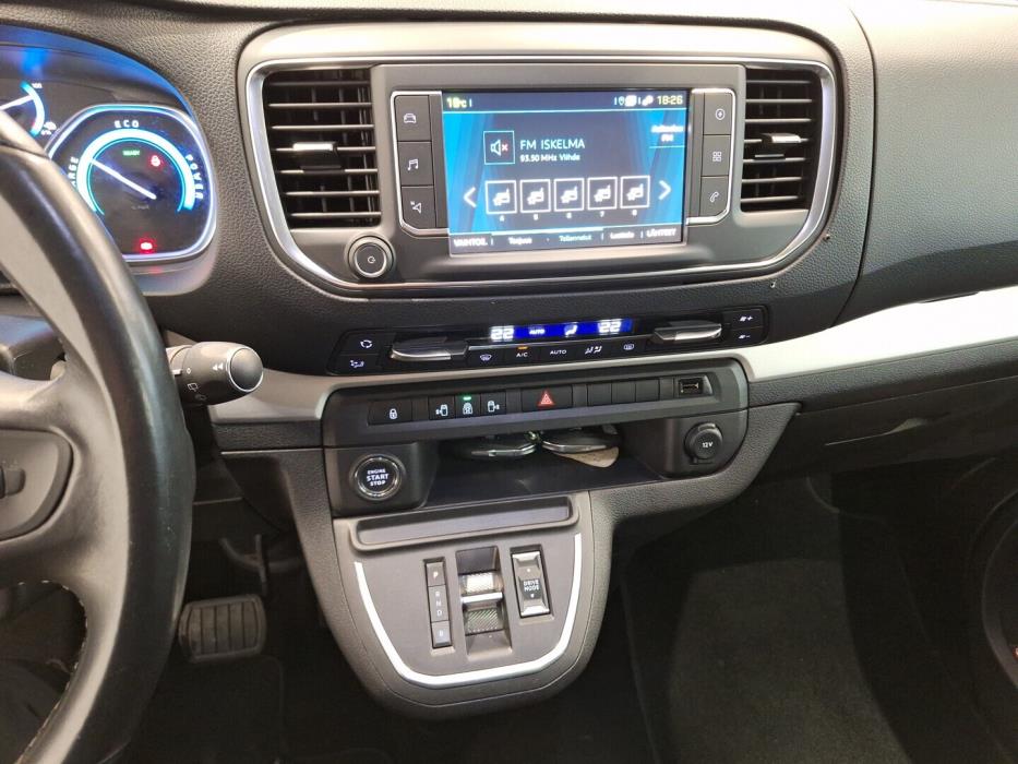 PEUGEOT e-Traveller 2021