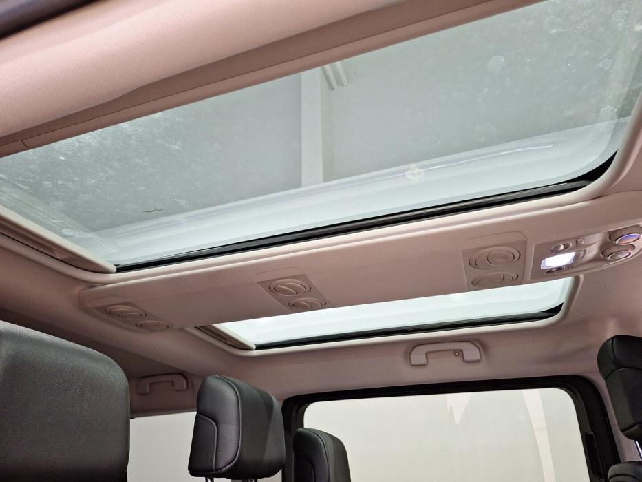 PEUGEOT e-Traveller 2021