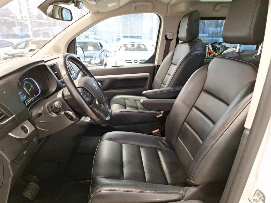 PEUGEOT e-Traveller 2021