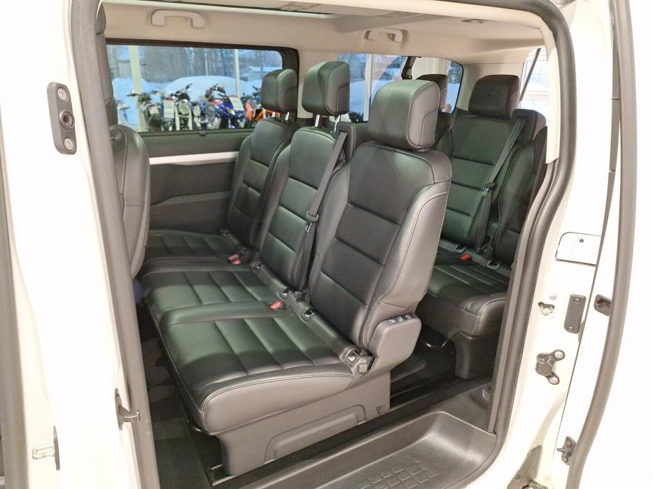 PEUGEOT e-Traveller 2021