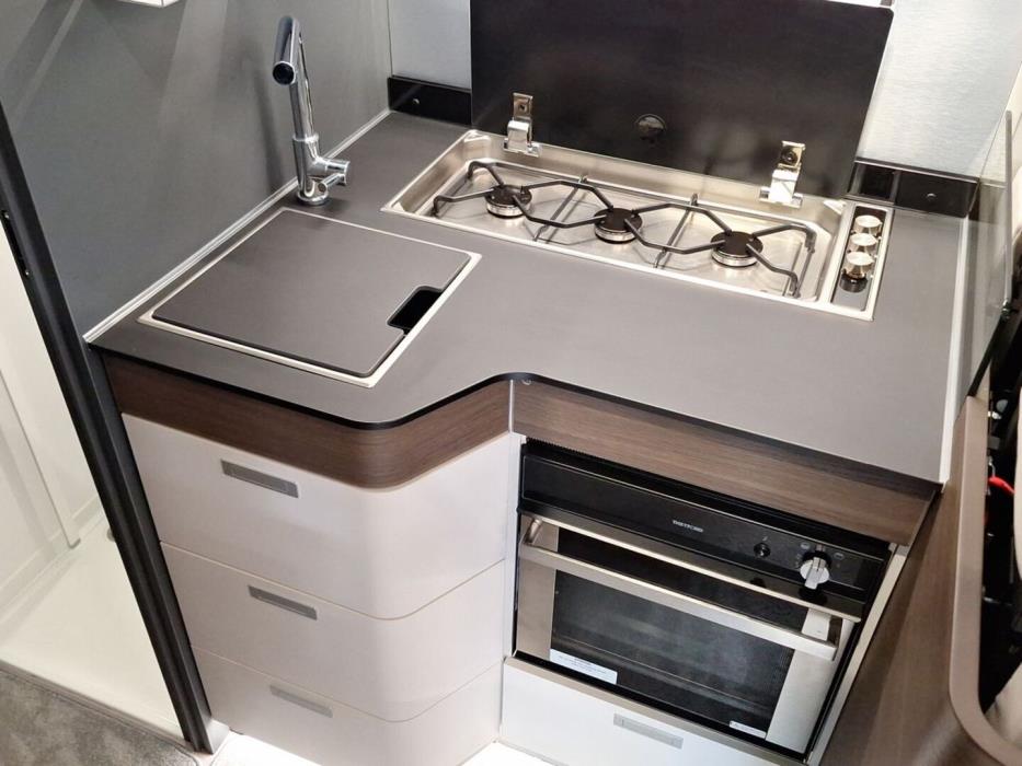 ADRIA MATRIX SUPREME MB 670 SL ALDE 2024