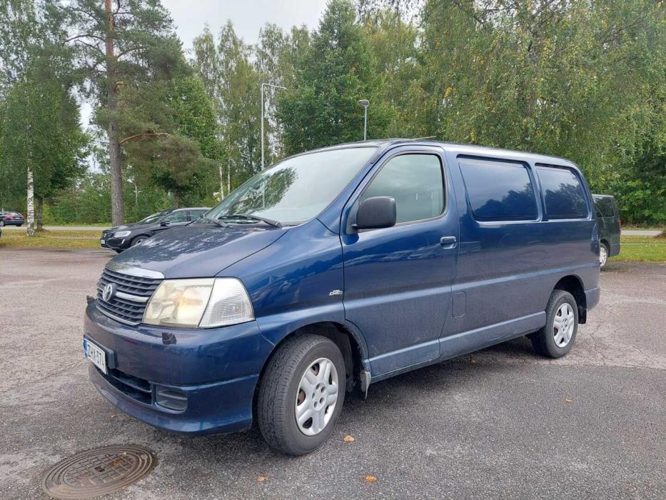 TOYOTA Hiace 2010