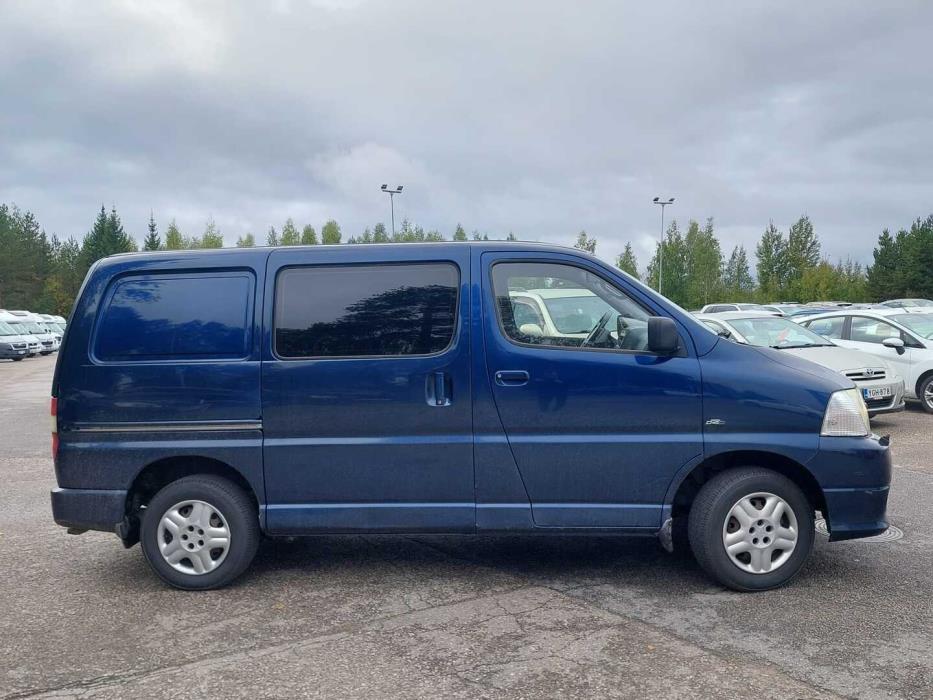 TOYOTA Hiace 2010