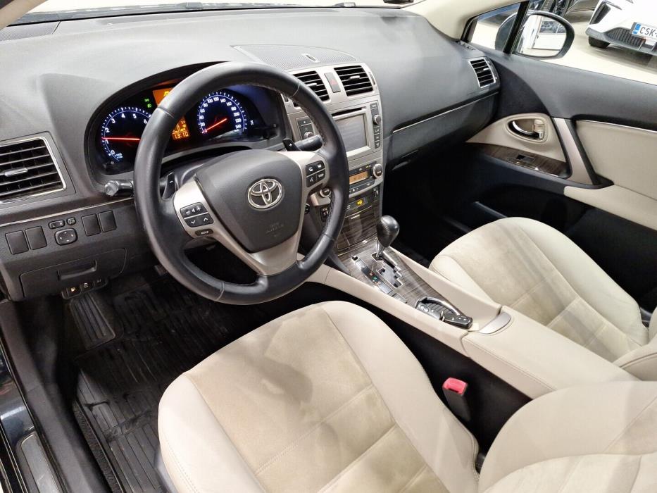 TOYOTA Avensis 2012