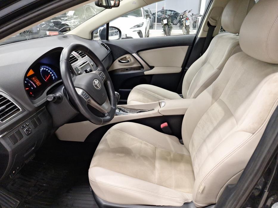TOYOTA Avensis 2012
