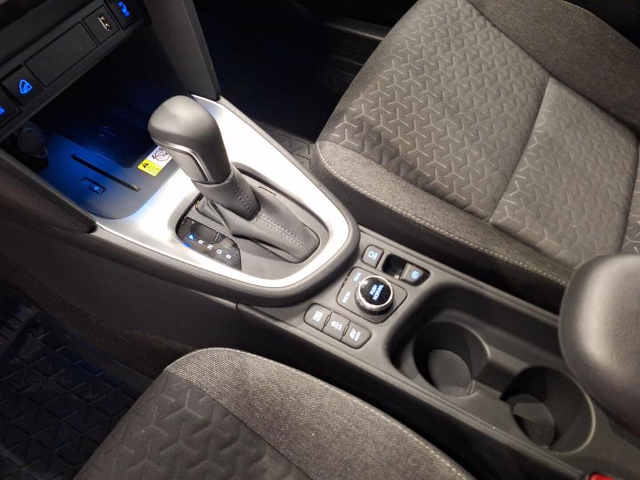 TOYOTA Yaris Cross 2023