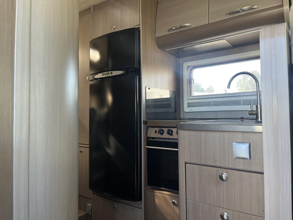 ADRIA MATRIX SUPREME M 687 SL ALDE 2012