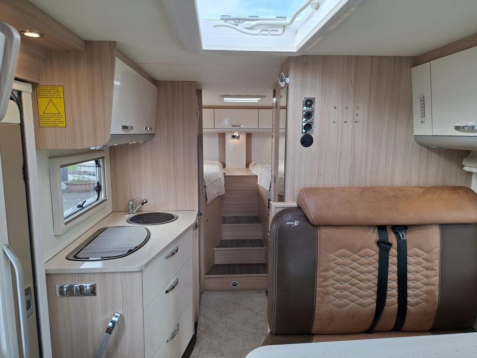 BÜRSTNER NEXXO T690G 2017
