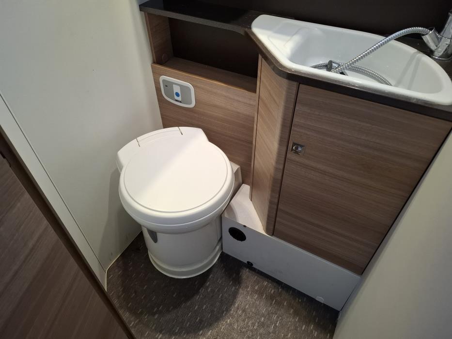 ADRIA Matrix Axess M 670SL 2015