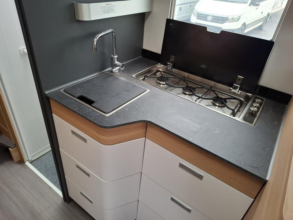 ADRIA MATRIX PLUS M 670SL 2021