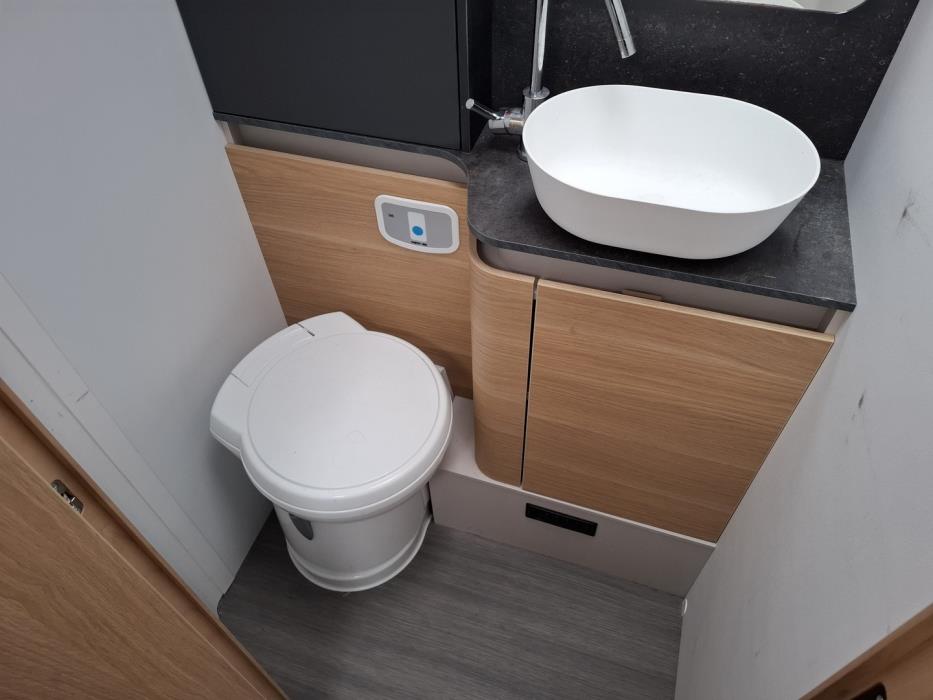 ADRIA MATRIX PLUS M 670SL 2021